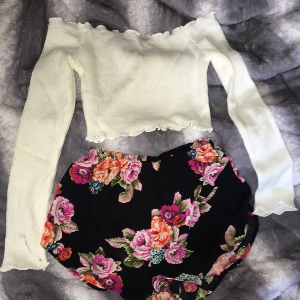 Crop top & Floral Shorts🌸🌺🌷